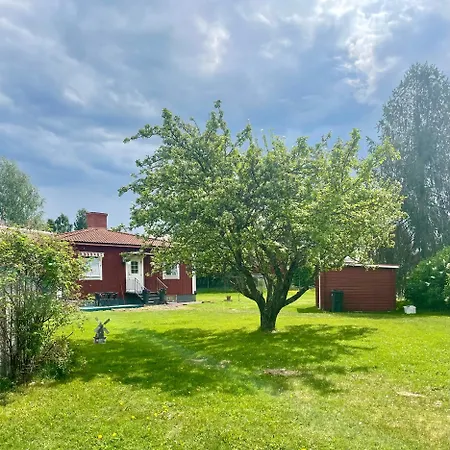 Bubo Mysigt Litet Hus I Noret Mora Exterior photo
